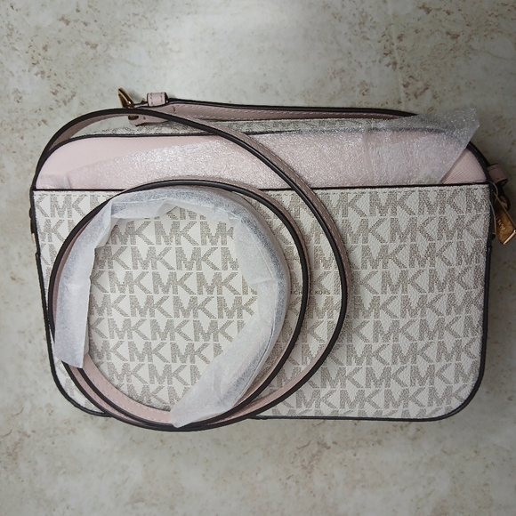 Authentic Michael Kors Pink and Cream Crossbody Bag - Picture 4 of 8
